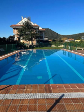 Playa de Berria -Apartamento con piscina y vistas al mar